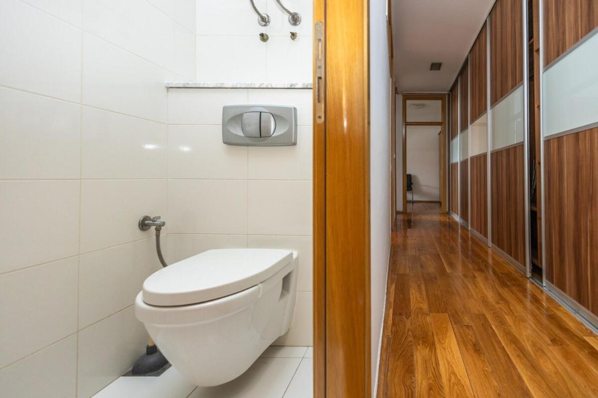 Apartment Spacious In Downtown Sarajevo