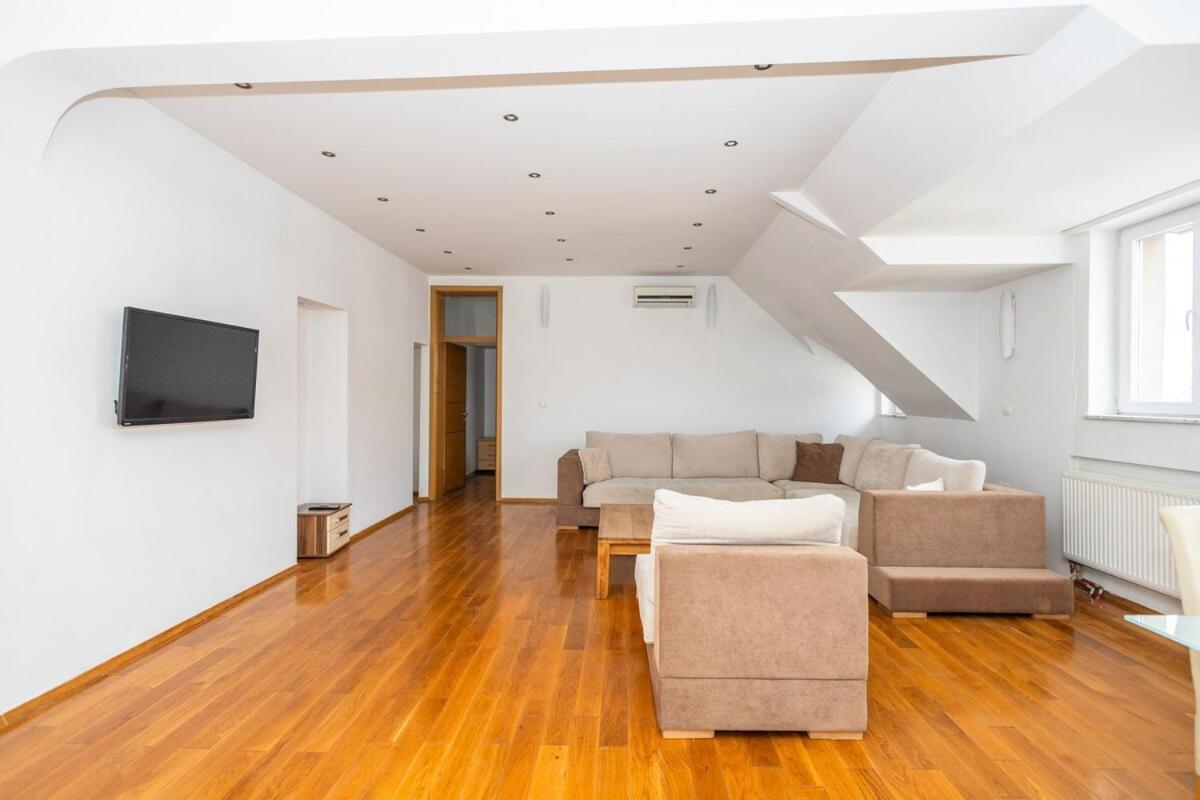 Spacious In Downtown